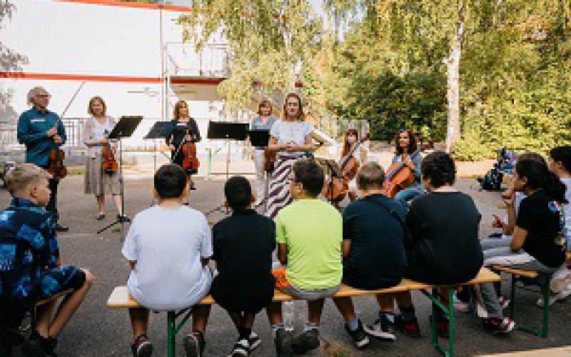 Die Berliner Symphoniker geben einen Musikworkshop an der Inklusiven Schule Spandau am 11.9.2023.